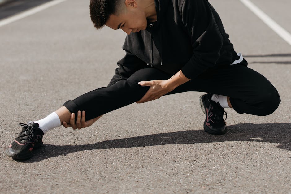 허벅지 안쪽 내전근을 스트레칭하는 사람들