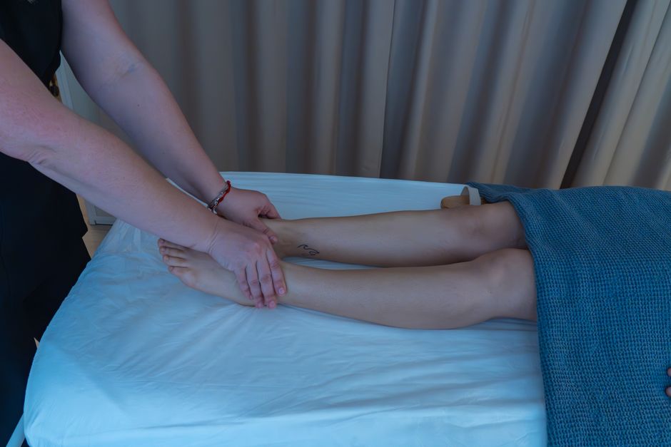 하루 종일 서 있거나 앉아 다리가 부었을 때 효과적인 다리 해독 스트레칭