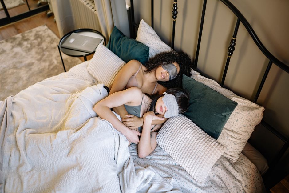 충분한 수면과 건강한 라이프스타일을 실천하는 모습