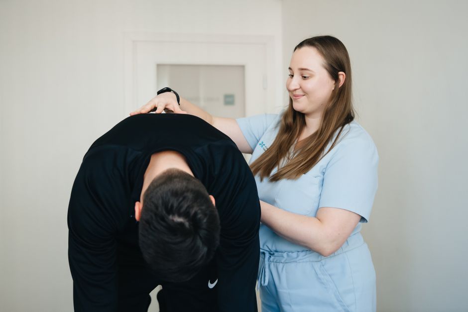 사무직 근로자의 앉은 자세 교정 및 스트레칭