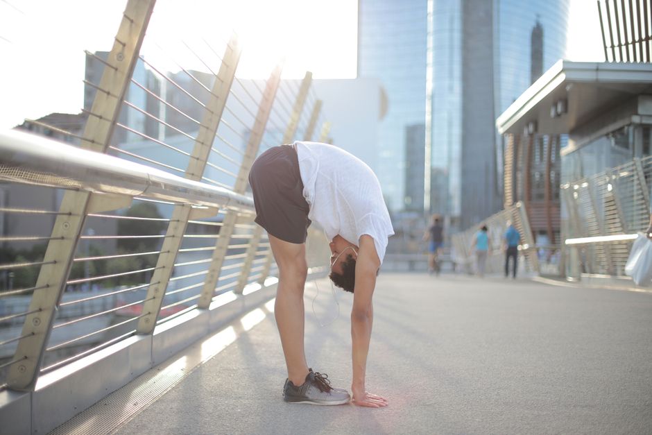 🏃‍♂️ [자고 일어나면] 자꾸 [등이 뻐근하고 숨이 얕게 쉬어진다면]? 무서운 '흉곽 폐쇄 증후군'을 막는 1분 기상 스트레칭