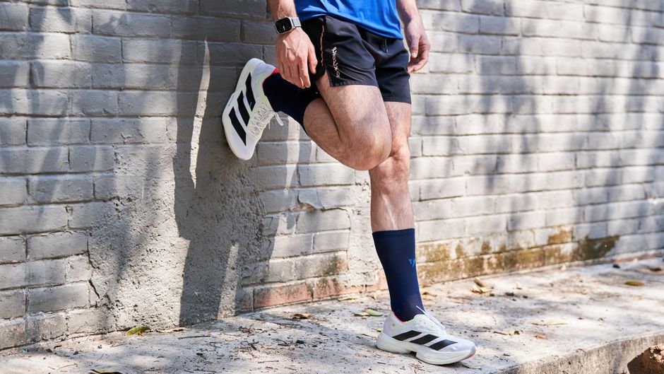 🏃‍♂️ 툭하면 삐끗, 어느 날 '뚝'! 당신의 아킬레스건은 지금 '경고'를 보내고 있습니다: 평생 발목 건강 지키는 과학적 비법!